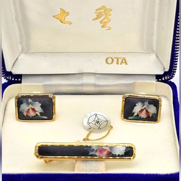 Frosted Cattleya Orchids Japanese Cufflinks 18KGF Black Gold